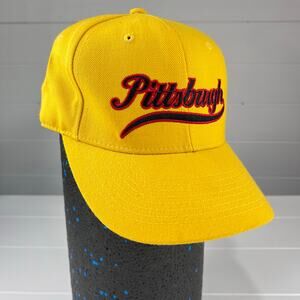 Starter Vintage Pittsburgh Fitted size 7 1/4 Yellow Embroidered The Right Hat